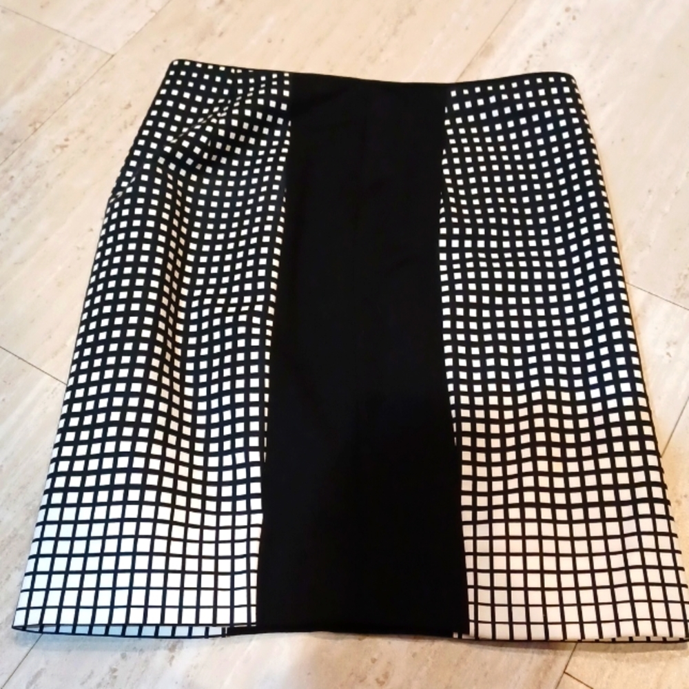 Elegant White House Black Market Pencil Skirt